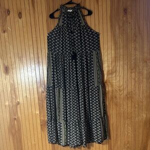 Chic Black and Cream Patterned Maxi Dress